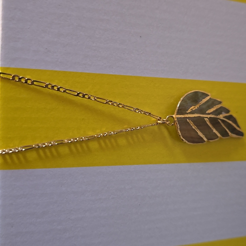 Gold Leaf Pendant Necklace